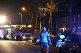 Auto tegen boom gereden in Purmerend, bestuurder aangehouden