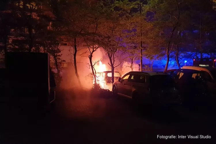 Auto&#39;s in brand aan Anne Franklaan in Purmerend