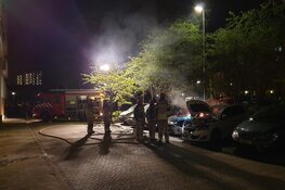Auto&#39;s in brand aan Anne Franklaan in Purmerend