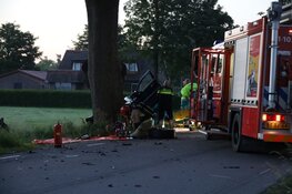 Ernstig ongeval in Middenbeemster: automobilist rijdt tegen boom