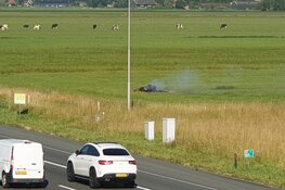 Boerenprotest: Brandende hooibalen langs A7 bij Wijdewormer
