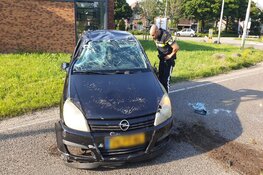 Auto belandt op zijn kop in Zuidoostbeemster