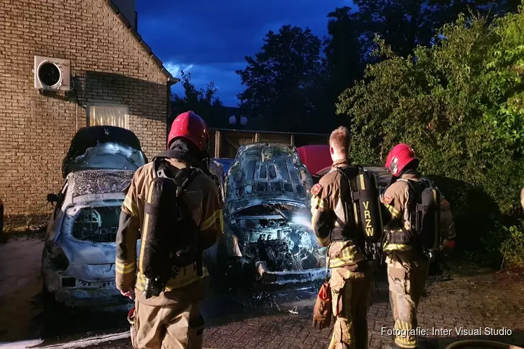 Vier auto&#39;s door brand verwoest in Purmerend