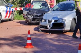 Twee auto's tegen elkaar gebotst in Purmerend