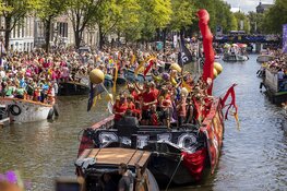 Canal Parade Pride Amsterdam in volle gang (fotoalbum)