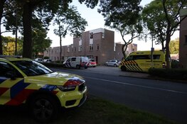 Verdachte door arrestatieteam uit woning gehaald wegens wapenbezit