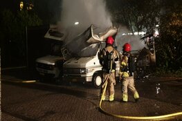 Twee campers in brand op parkeerplaats in Purmerend