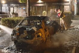 Auto door brand verwoest aan Zwanebloem