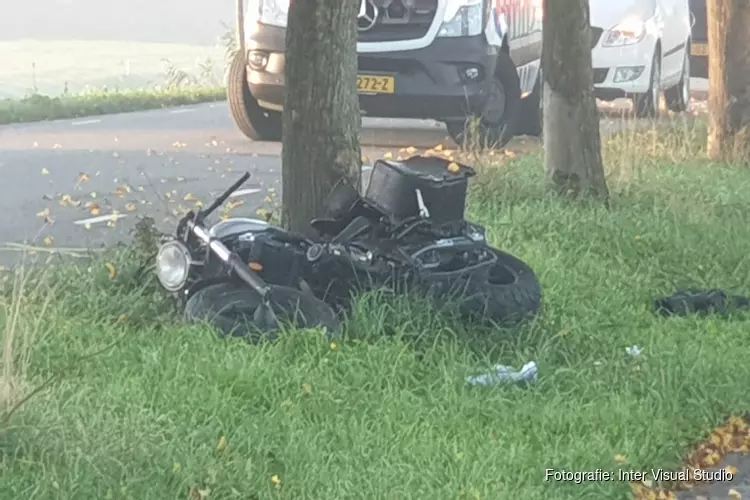 Motorrijder zwaargewond bij botsing in Middenbeemster