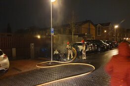Auto door brand verwoest in Zoeloestraat