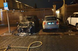 Auto door brand verwoest in Zoeloestraat