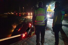 Auto te water in Noordbeemster, bestuurder aangehouden