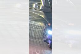 Wie herkent de man die een explosief afsteekt?