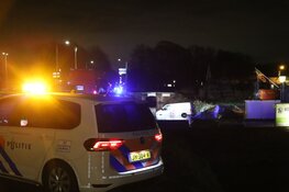 Auto te water langs Middenweg in Middenbeemster