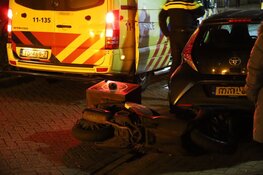 Sushi-bezorger rijdt tegen geparkeerde auto