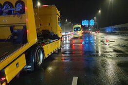 Vrachtwagen en auto in botsing op A7