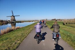 Fietstocht met bezoek aan Rijser Transport voor zestigplussers