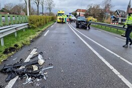 Gewonde en veel schade bij frontale botsing N235