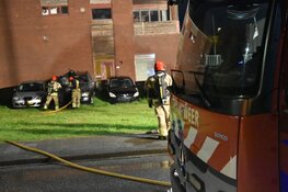Auto in brand aan IJsendijkstraat