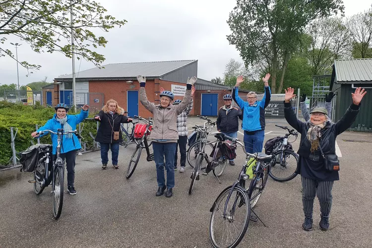 Fietstocht voor zestigplussers met informatie over verkeersveiligheid