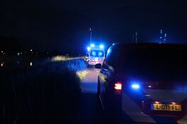 Auto te water in Kwadijk, bestuurder naar ziekenhuis