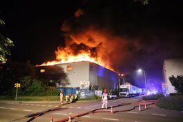 Uitslaande brand bij afvalverwerker