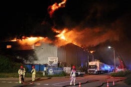 Uitslaande brand bij afvalverwerker