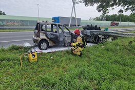 Auto op de A7 vliegt in brand na ongeval thv Zuidoostbeemster