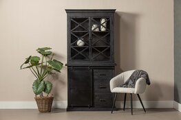 Creëer contrast in je huis met zwarte mangohouten meubels