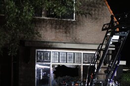 Gewonde en veel schade bij woningbrand aan Jaagweg