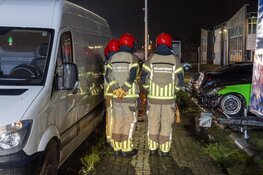 Brand bij autoverhuurder in Purmerend, politie doet onderzoek