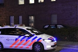 Auto tegen gebouw gereden in Purmerend