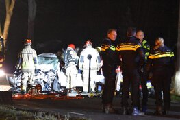 Ernstig ongeval in Middenbeemster, auto tegen boom