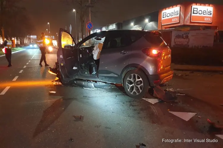 Drie gewonden bij ongeluk tussen taxi en auto in Purmerend