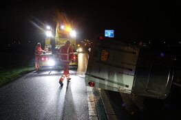 Paardentrailer waait los bij Middenbeemster