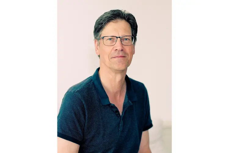 Weg van liefde; Paul Bataille presenteert gedichtbundels in de Bibliotheek