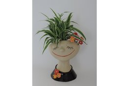 Vrolijke keramiek van Ada Aukema te zien bij de VVV