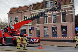 Automobilist rijdt verkeerskegels brandweer plat in Purmerend