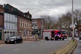 Automobilist rijdt verkeerskegels brandweer plat in Purmerend