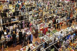 2e paasdag grote vlooienmarkt in sporthal De Kloek te Middenbeemster