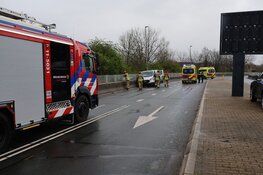 Bestuurder met spoed afgevoerd naar ziekenhuis na ongeval in Purmerend