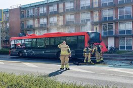Lijnbus in brand bij bushalte in Purmerend