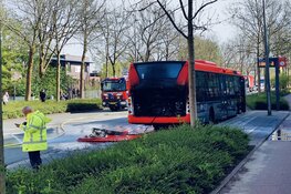 Lijnbus in brand bij bushalte in Purmerend