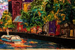 Schilderijen in vlechttechniek van Vano Ninua te zien bij de VVV