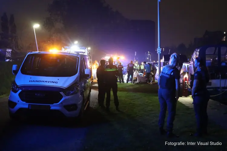 Vrouw die uit water werd gehaald overleden