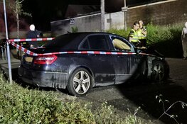 Auto in brand aan Van Osweg in Purmerend