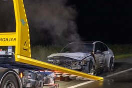 Taxi in vlammen op bij Westbeemster