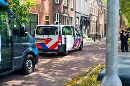 Lijnbus rijdt achterop auto