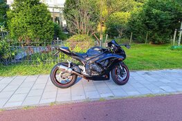 Botsing tussen auto en motor in Purmerend