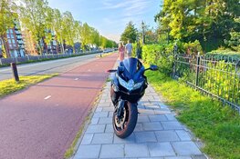 Botsing tussen auto en motor in Purmerend